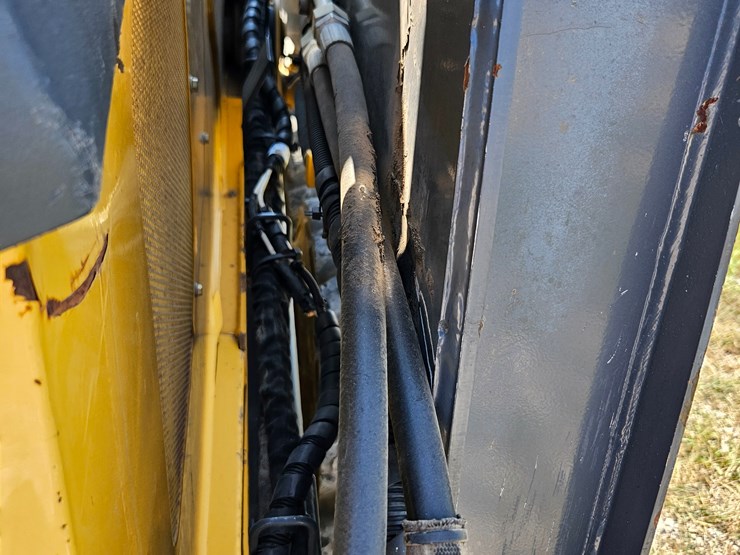 2010-deere-320d-image-70