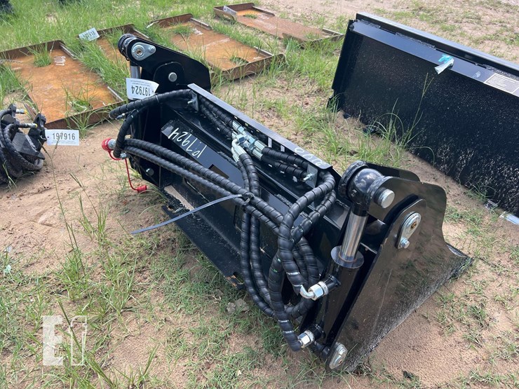unused-future-mini-skid-steer-hyd-4in1-bucket-image-3