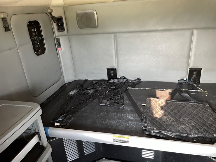 2016-kenworth-t680-image-66
