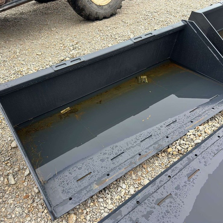 72" Track Duty Bucket