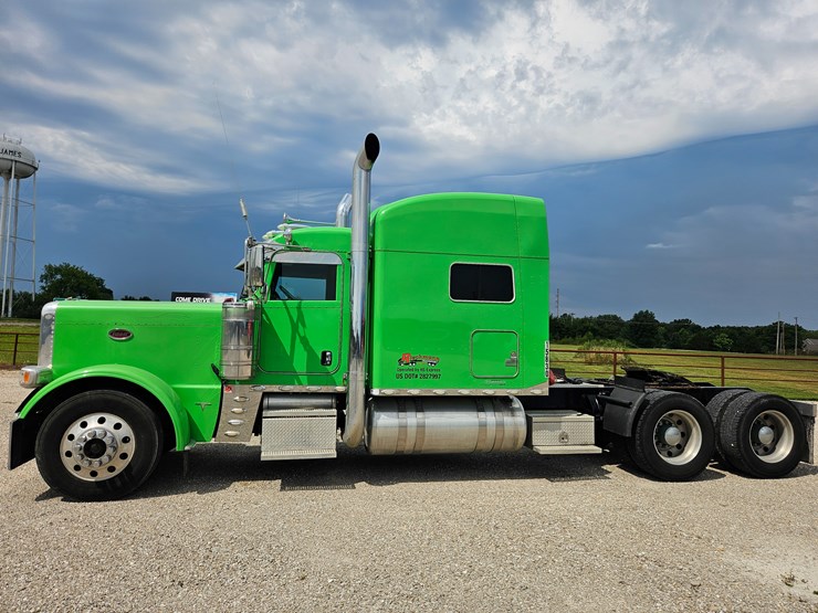 2015-peterbilt-389-image-8