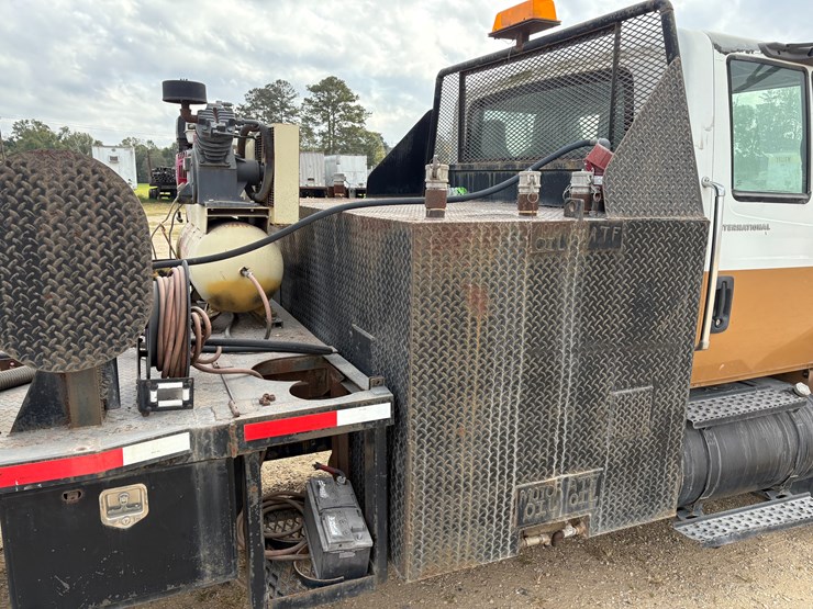 2005-international-durastar-4200-image-17