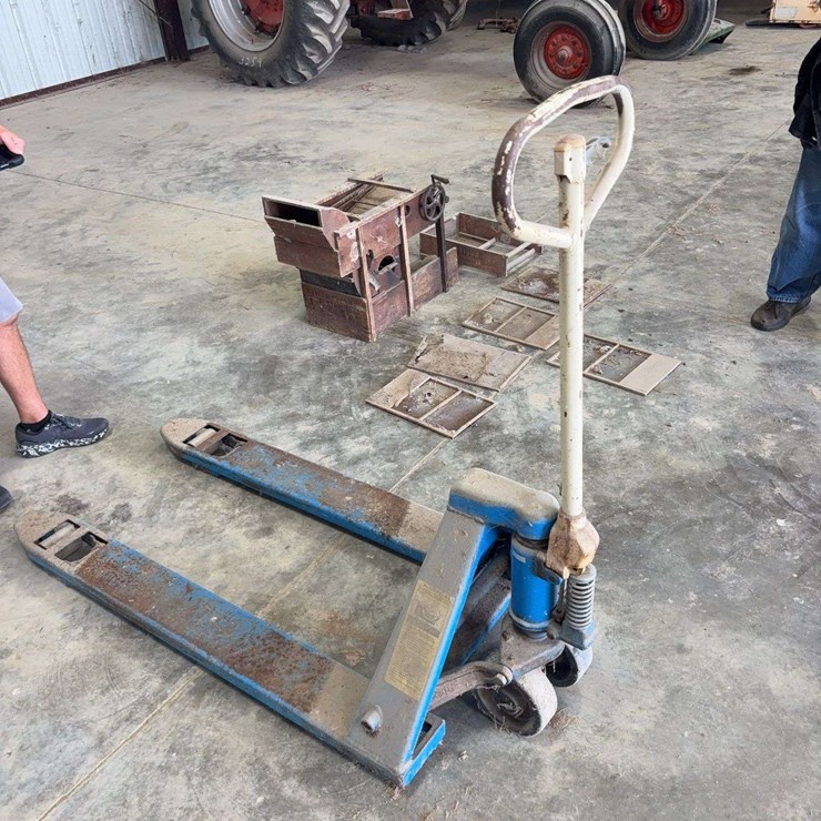 Bishamon Pallet Jack