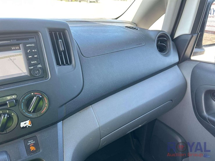 2016-nissan-nv200-image-18