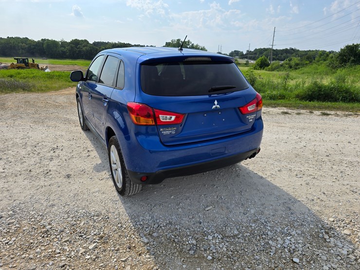 2015-mitsubishi-outlander-image-16