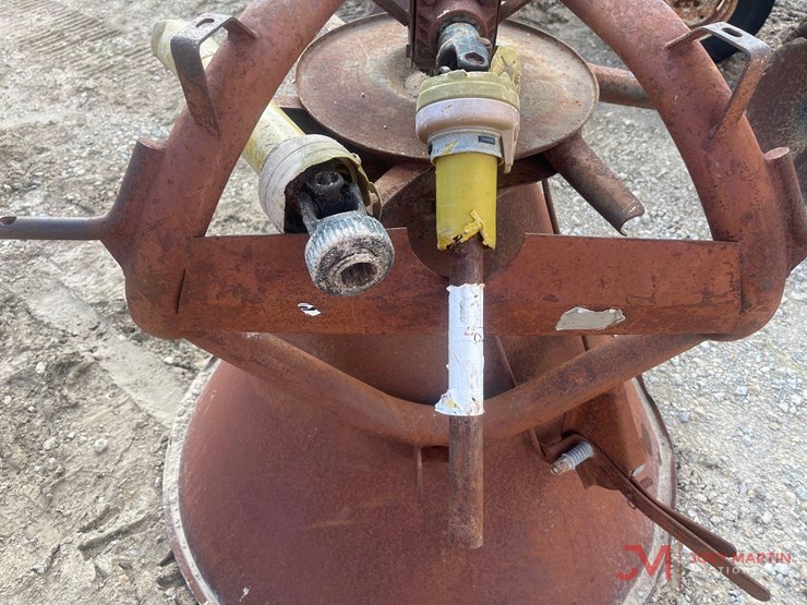 850-lb-capacity-fertilizer-spreader-and-seeder-image-3