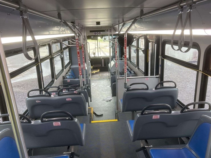 2014-gillig-low-floor-image-23