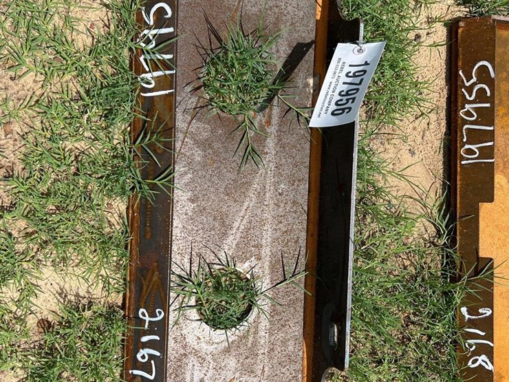 unused-future-mini-skid-steer-mounting-plate-image-1