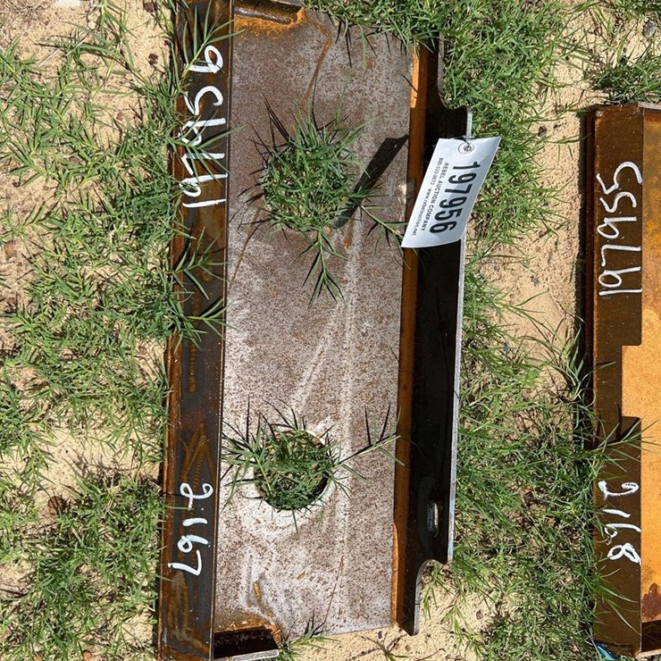 UNUSED FUTURE MINI SKID STEER MOUNTING PLATE