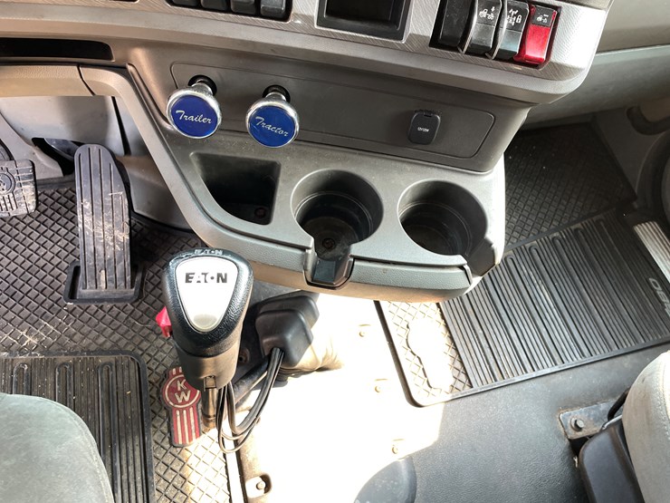 2016-kenworth-t680-image-62