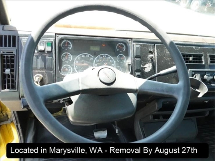 2001-freightliner-fl60-image-18