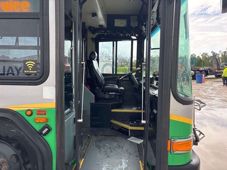 2014-gillig-low-floor-image-10