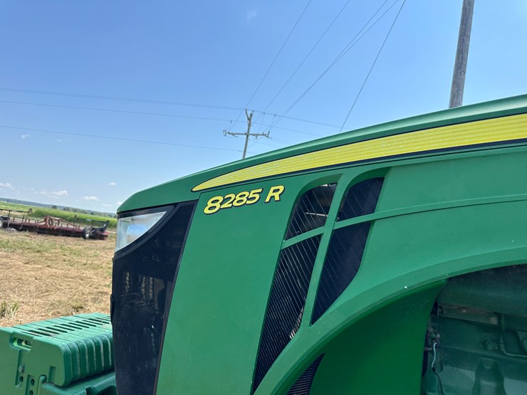 2014-john-deere-8285r-image-29