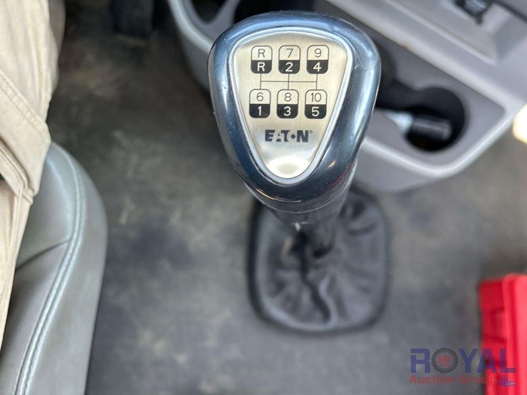 2015-freightliner-122sd-image-21