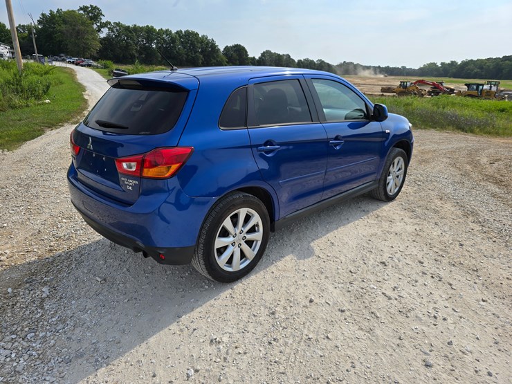 2015-mitsubishi-outlander-image-25