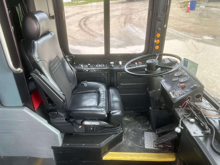 2014-gillig-low-floor-image-10
