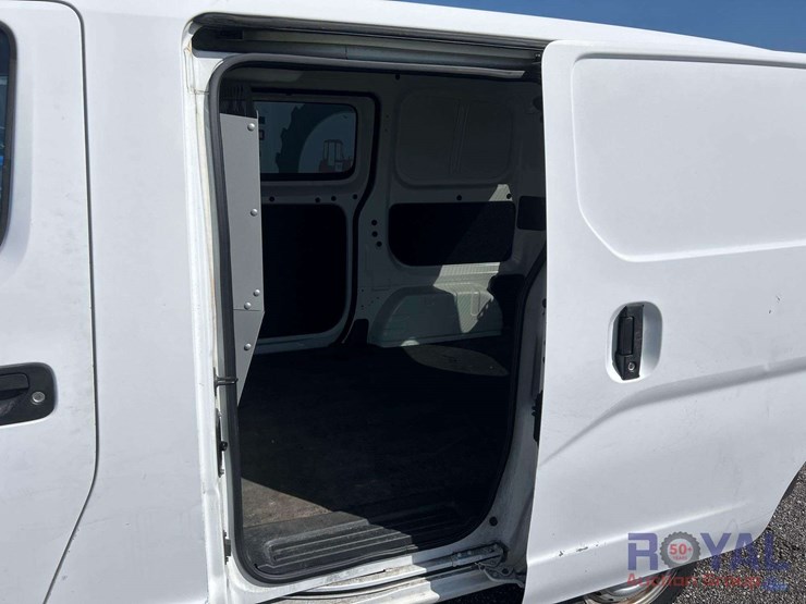 2016-nissan-nv200-image-23