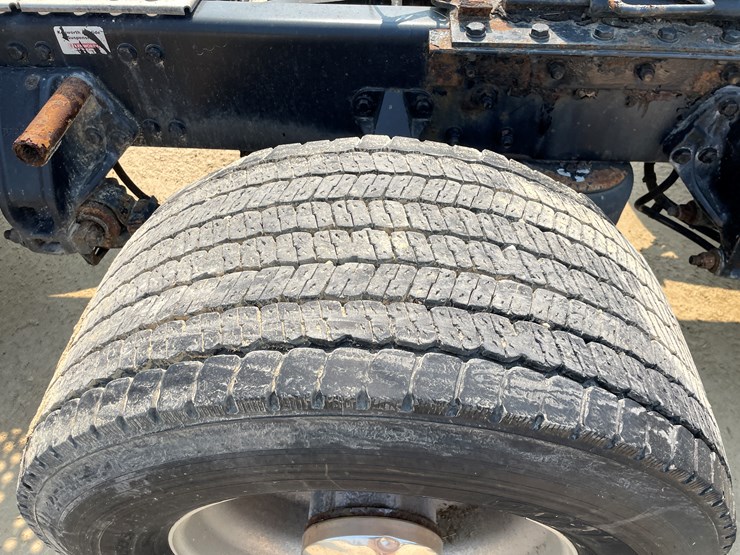 2016-kenworth-t680-image-21