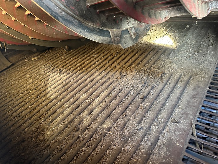 2012-case-ih-8120-image-36