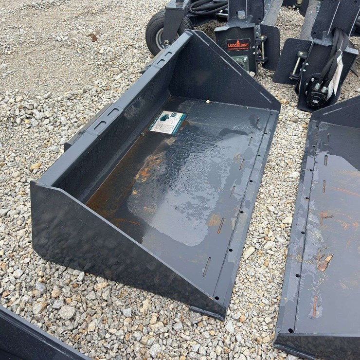 66" Track Duty Bucket