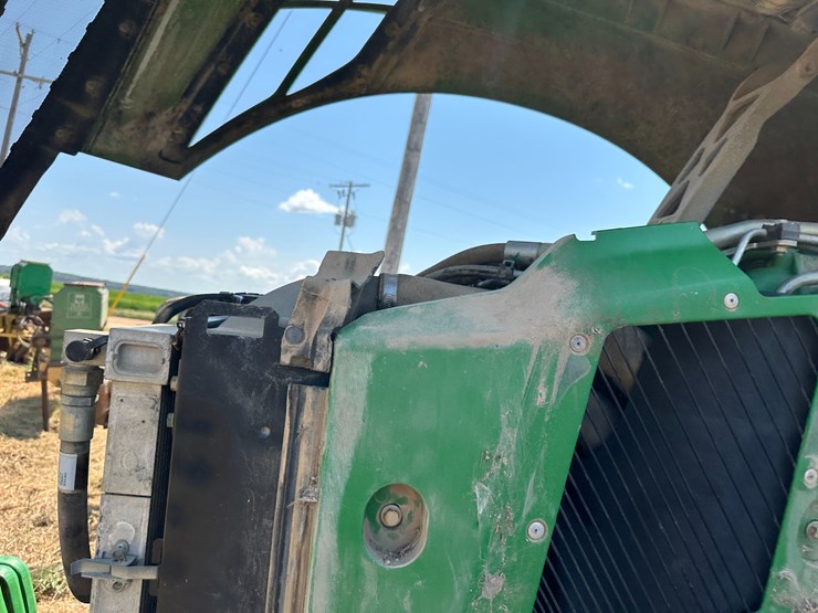 2014-john-deere-8285r-image-46