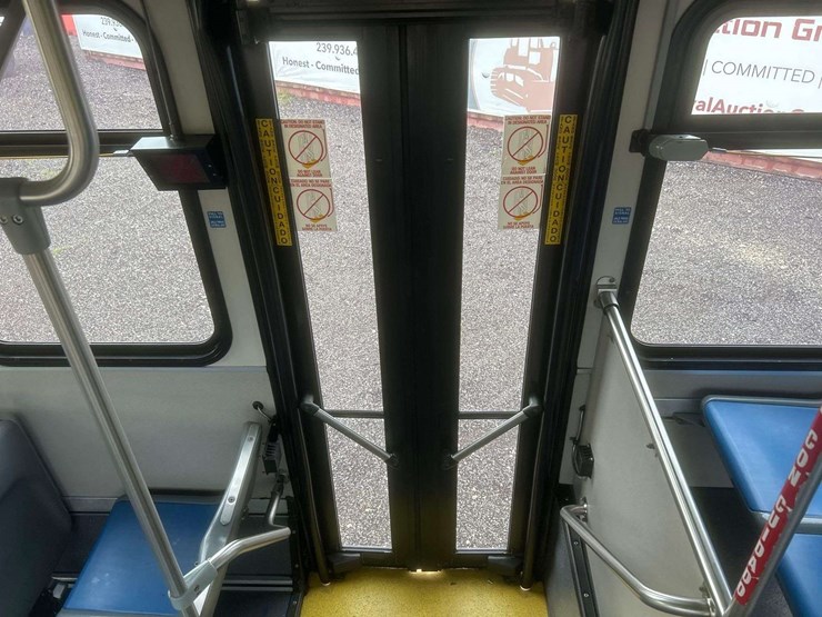 2014-gillig-low-floor-image-25