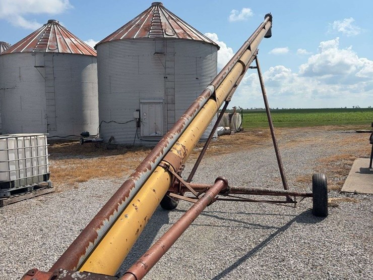 8x35-mayrath-unloading-auger-with-plastic-auger-hopper-image-3
