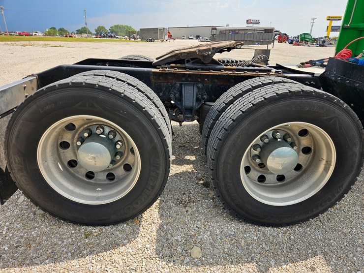 2015-peterbilt-389-image-102