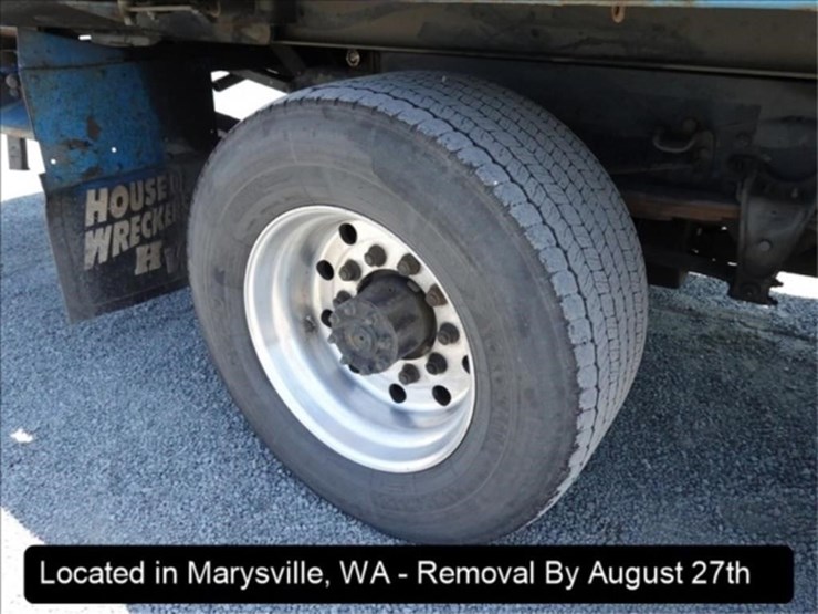 2001-freightliner-fl60-image-34