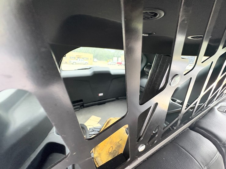 2018-ford-explorer-image-24
