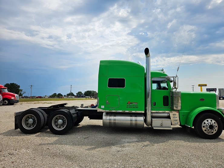 2015-peterbilt-389-image-29