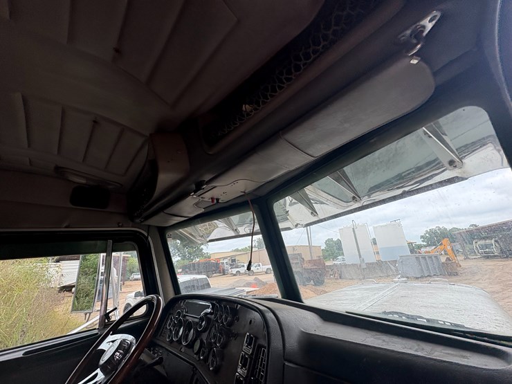2005-peterbilt-379-image-74