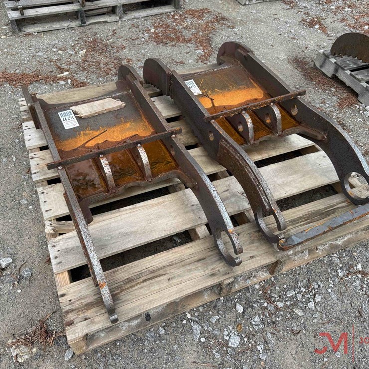 (2) UNUSED 2 FINGER EXCAVATOR THUMBS