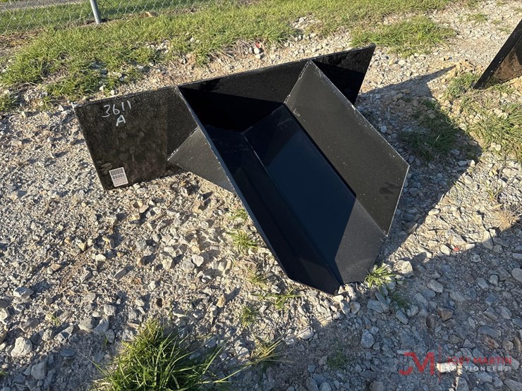 tree-spade-bucket-skid-steer-attachment-image-1