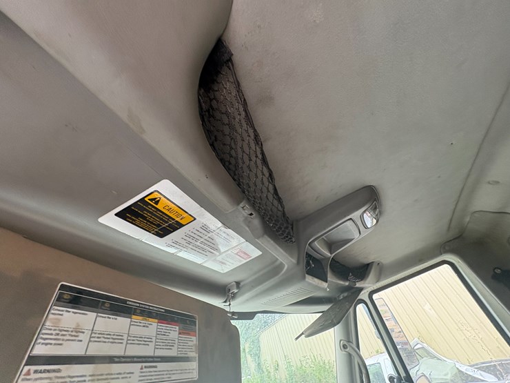 2009-international-durastar-4300-image-32