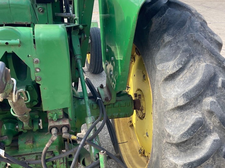 john-deere-3020-image-12