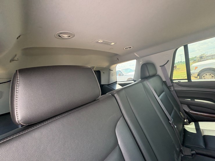2017-chevrolet-tahoe-image-28