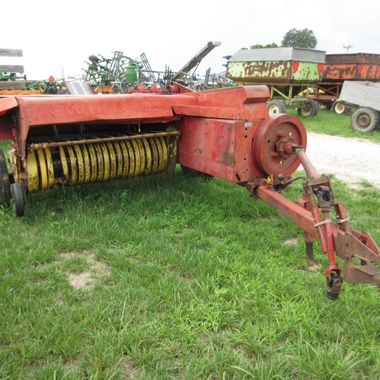 NEW HOLLAND 273