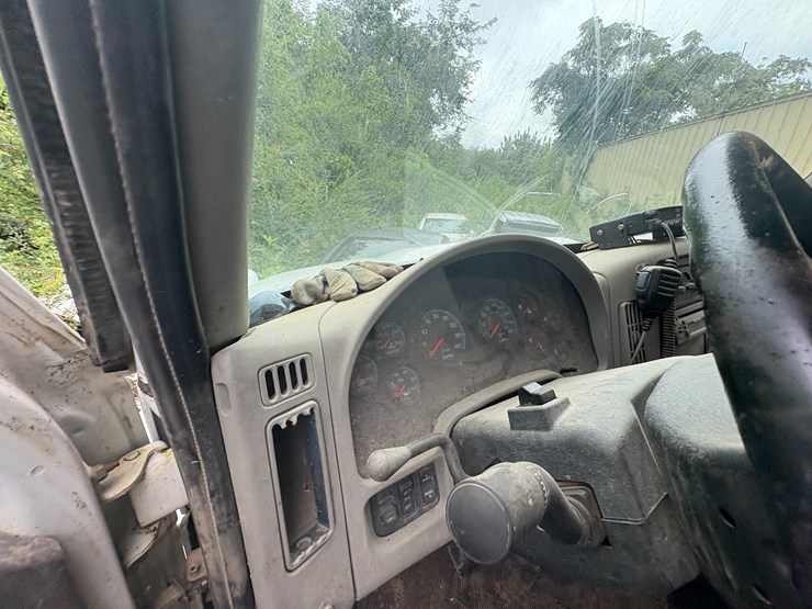 2009-international-durastar-4300-image-28