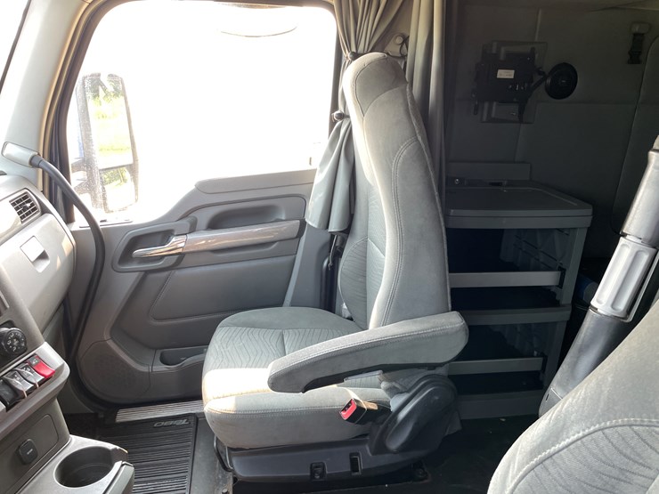 2016-kenworth-t680-image-60