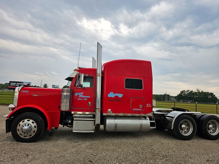 2003-peterbilt-379-image-8