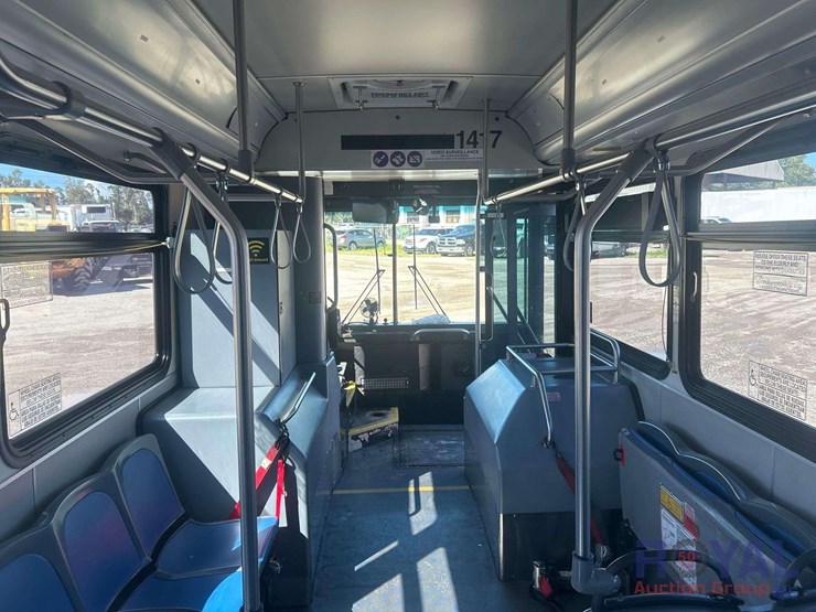 2014-gillig-low-floor-image-21