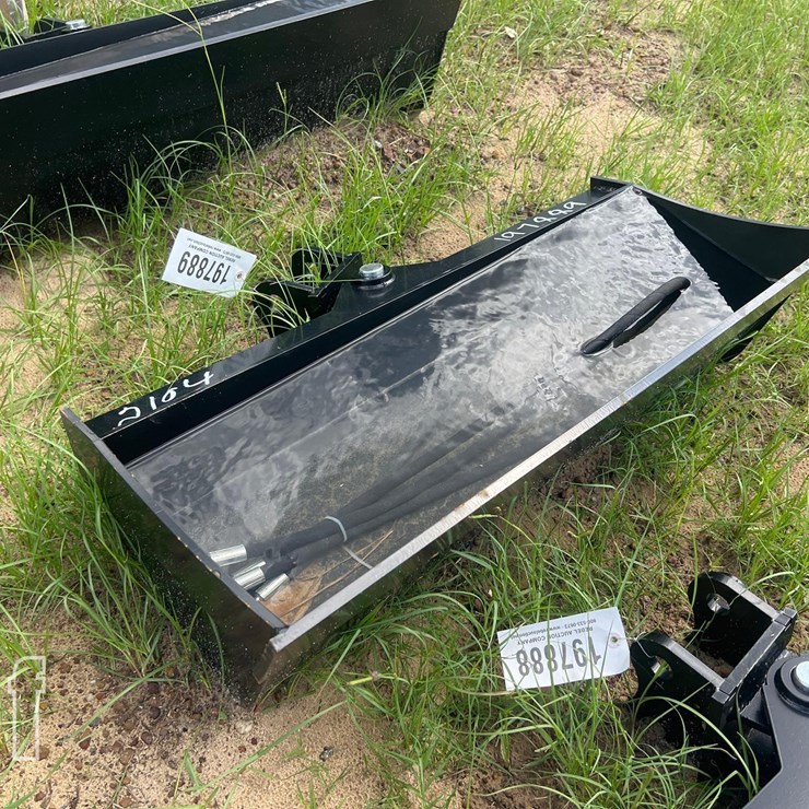 UNUSED FUTURE 32" HYD TILT MINI EXCAVATOR BUCKET