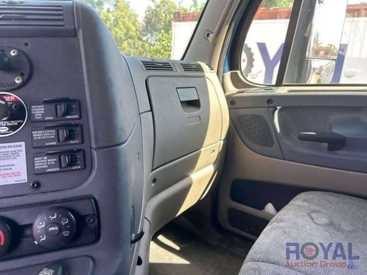 2017-freightliner-cascadia-125-image-31
