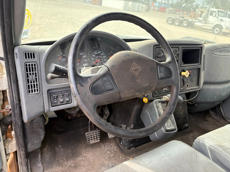 2005-international-durastar-4200-image-23