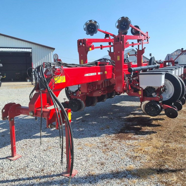 2014 MASSEY-FERGUSON 9800