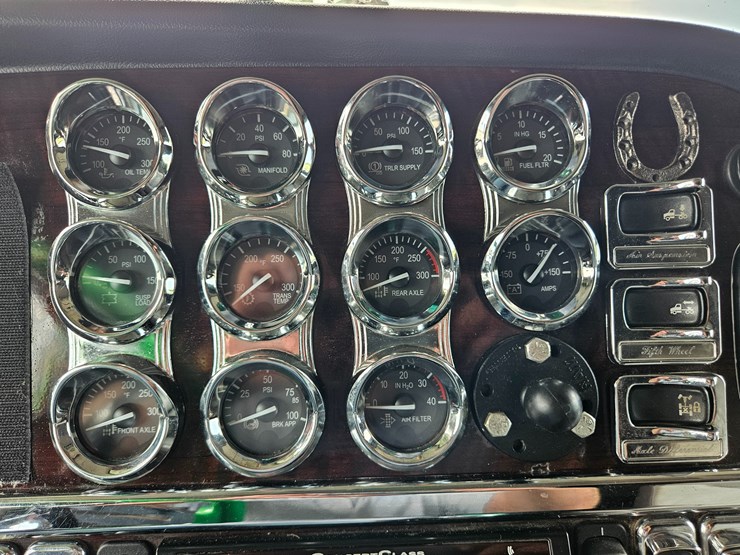 2015-peterbilt-389-image-70
