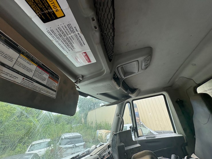 2009-international-durastar-4300-image-31