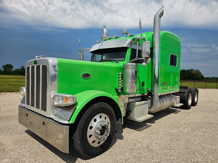 2015-peterbilt-389-image-2