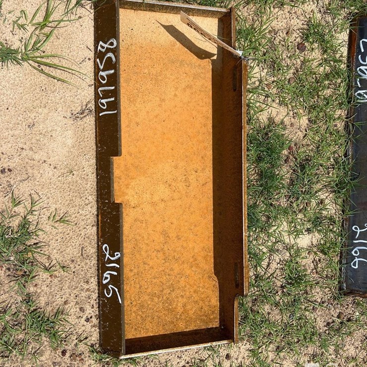 UNUSED FUTURE MINI SKID STEER MOUNTING PLATE
